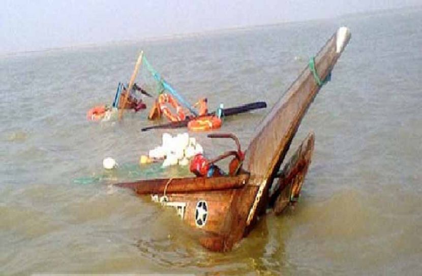 কর্ণফুলীতে যাত্রীবাহী নৌকাডুবি, উদ্ধার ৫